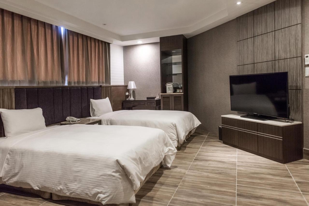 Maple Hotel Second Branch Tainan Esterno foto
