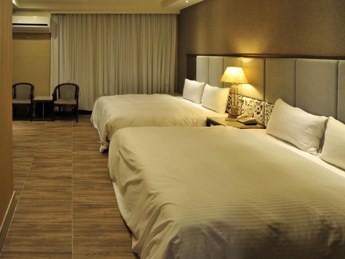 Maple Hotel Second Branch Tainan Esterno foto